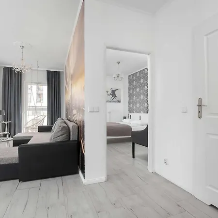 Jasny Apartament Z Balkonem Lodz Kilinskiego 121A By Heyrent Apartment