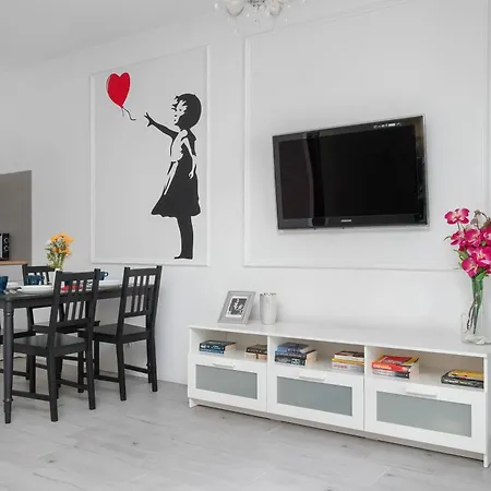 Jasny Apartament Z Balkonem Lodz Kilinskiego 121A By Heyrent Apartment Lodz