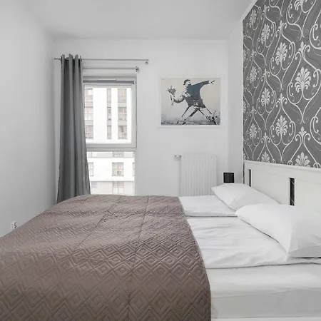 Jasny Apartament Z Balkonem Lodz Kilinskiego 121A By Heyrent Lodz