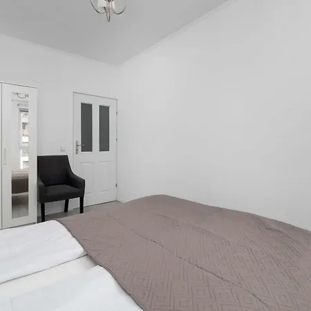 Jasny Apartament Z Balkonem Lodz Kilinskiego 121A By Heyrent Apartment
