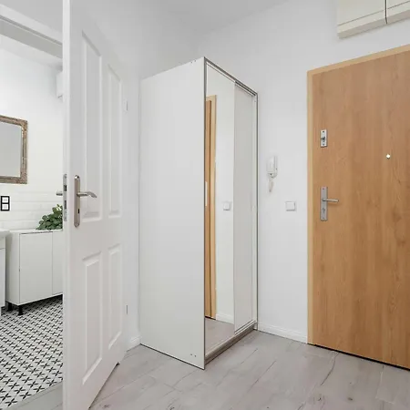 Apartment Jasny Apartament Z Balkonem Lodz Kilinskiego 121A By Heyrent Lodz
