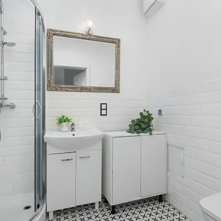 Jasny Apartament Z Balkonem Lodz Kilinskiego 121A By Heyrent Lodz